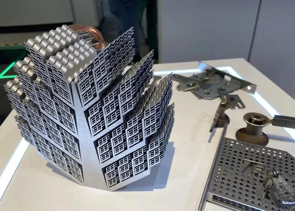 金屬3D打印復雜的工件，從而實現(xiàn)加工中心無法實現(xiàn)設(shè)計加工的難題